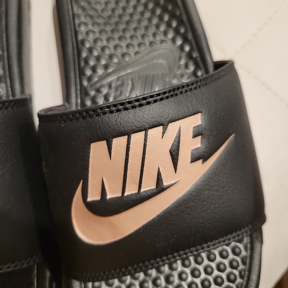 Nike Women's Slide - Picture 2 of 8